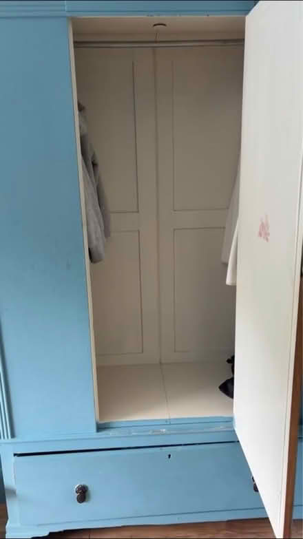 Photo of free Vintage shabby chic wardrobe/armoir (Westcliff-on-sea SS0) #2