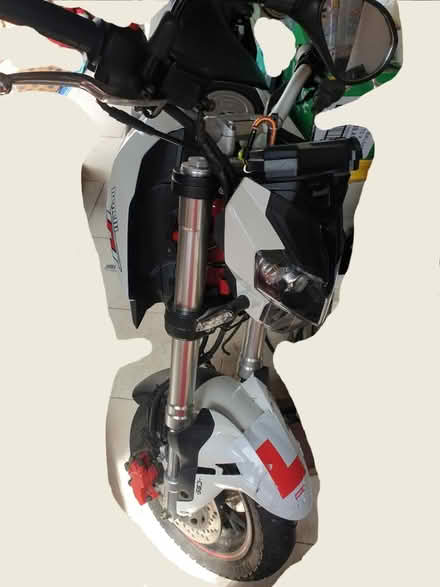 Photo of free 125cc motorcycle for parts/project (Ealing, W5) #2