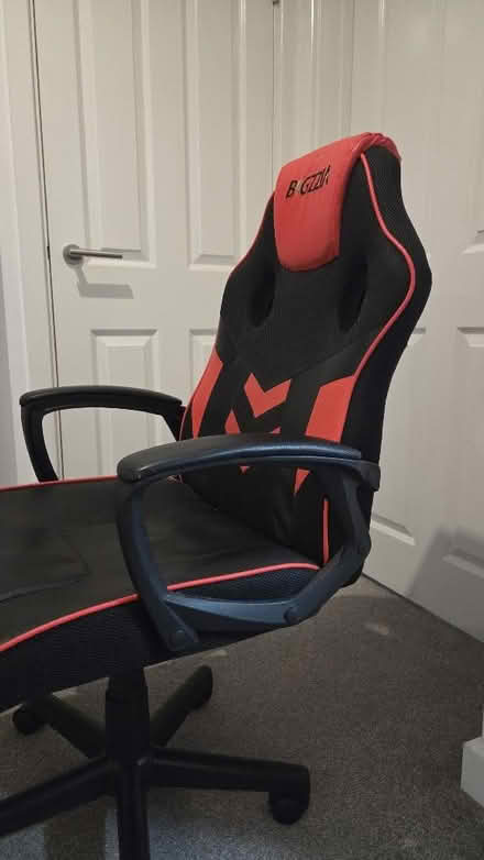 Photo of free Gaming Chair Bigzzia Black & Red (Springhead DA11) #2