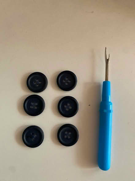 Photo of free 6 blue plastic buttons (Beaches) #1