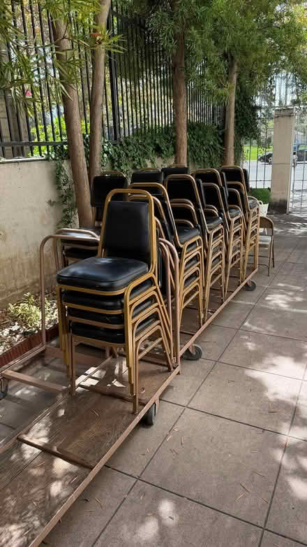 Photo of free church courtyard giveaway (Lake Merritt) #1
