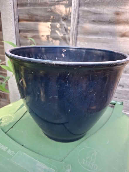 Photo of free Large planter (Lightwater GU18) #1