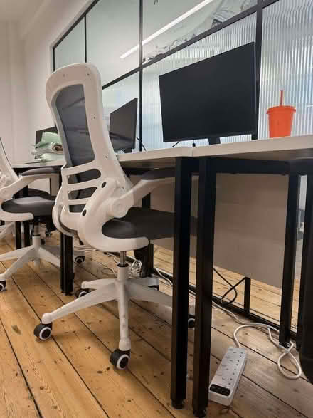 Photo of free 5 office desk chairs and 5 office desks (Fitzrovia W1T) #3