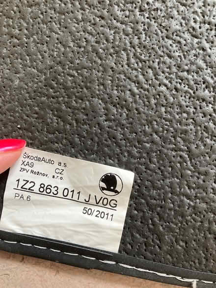 Photo of free Skoda passenger mats and boot net (Hove BN3) #4