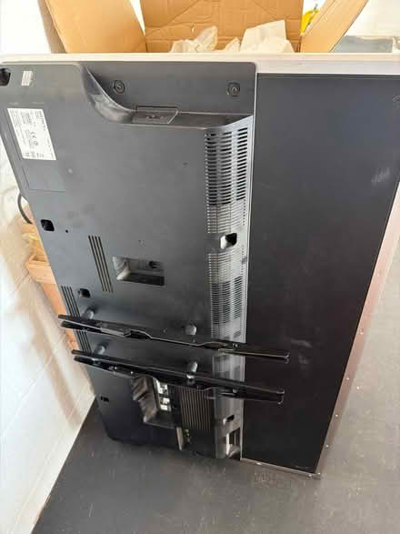Photo of free 2 flat screen TVs 50” and 44” (Rowington Green B94) #2