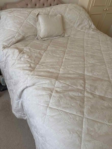 Photo of free Bed spread (Welling da16) #2