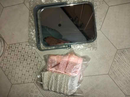 Photo of free Mirror & makeup sopnges (Widnes) #1