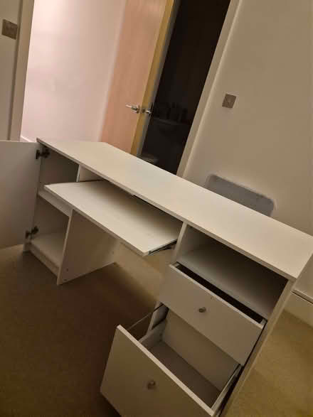 Photo of free Desk - white (Angel EC1V) #4