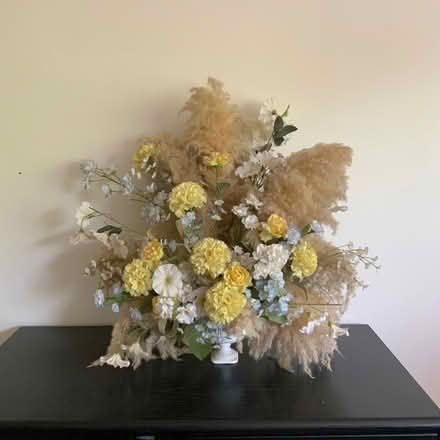 Photo of free Artificial flower display (BH4) #1