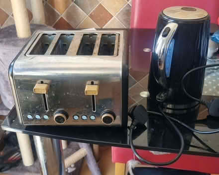 Photo of free Double toaster and kettle (Langley SL3) #1