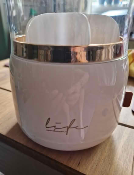 Photo of free Domed swivel makeup brush holder (Snettisham PE31) #2