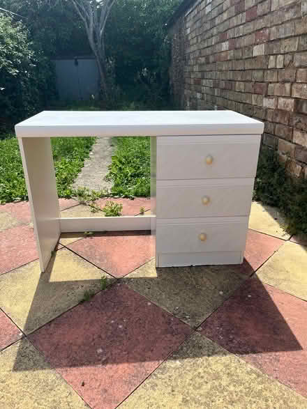 Photo of free White wooden desk (Leckhampton) #1