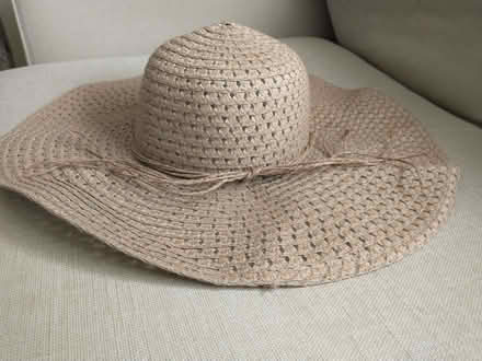 Photo of free Tu wide brim sun hat (Drum Brae EH4) #1