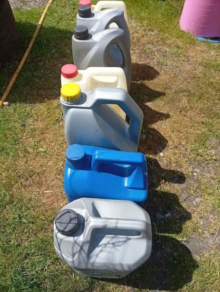 Photo of free 7 5L plastic containers with graduated volume guide (Wigmore HR6) #2
