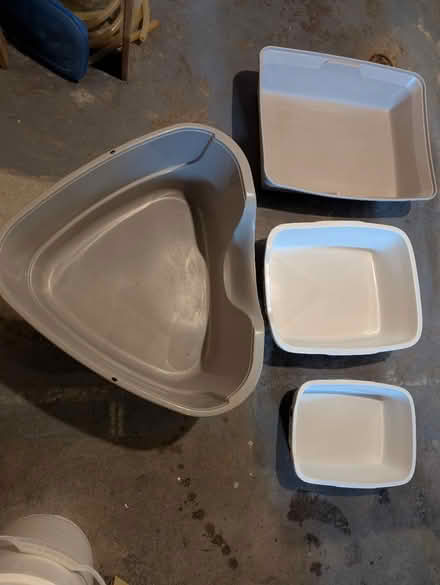 Photo of free clean cat litterboxes (Little Italy) #1