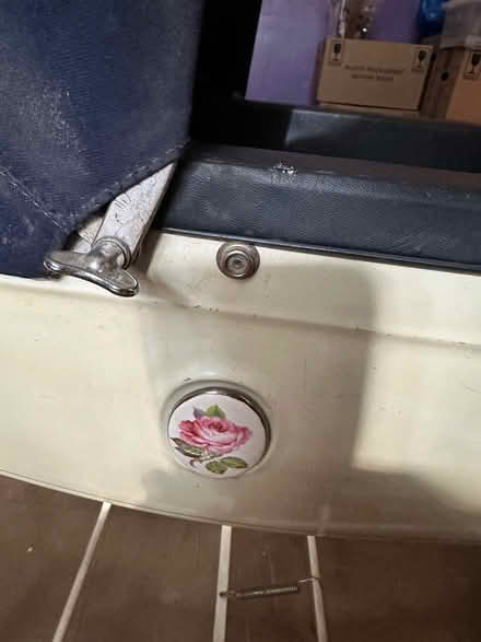 Photo of free Silver cross dolls pram (islington N1) #3