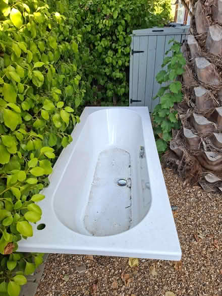Photo of free Acrylic bath (Hampton Hill TW11) #1