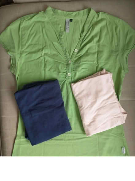 Photo of free 3x women's short sleeve tops size 12 (Drum Brae EH4) #1