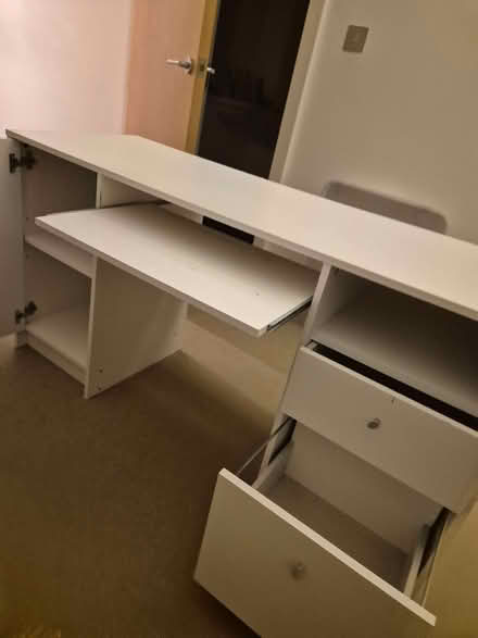 Photo of free Desk - white (Angel EC1V) #3