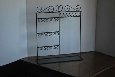 Photo of free Jewelry Stand, Brand New (gatineau ave & de bourgogne st) #1