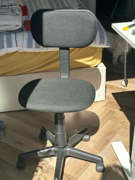 Photo of free Black office chair / green Ikea box (Sydenham) #1