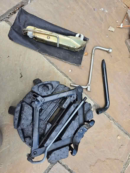 Photo of free 2 x car jacks (Kennington OX1) #1