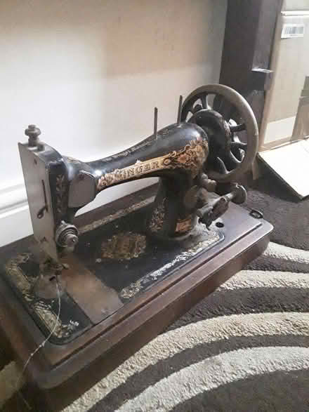 Photo of free Singer sewing machine needs TLC (Pl10 1es) #2