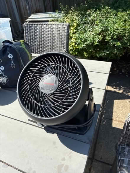 Photo of free Desk top fans (Goodmayes IG3) #1