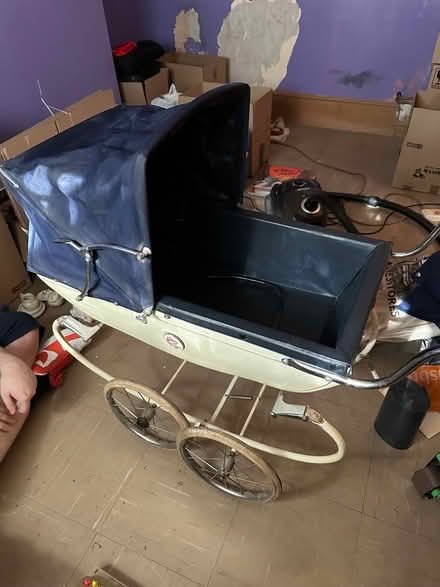 Photo of free Silver cross dolls pram (islington N1) #2