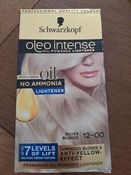 Photo of free Schwarzkopf oil-powered lightener (SS2 6LH) #1