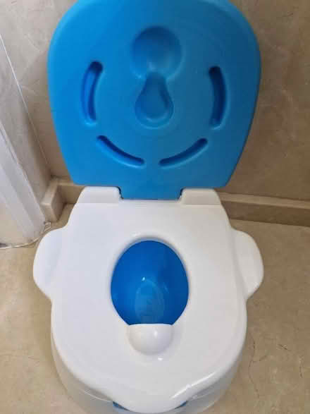 Photo of free 3 in 1 Potty (Longwick HP27) #2