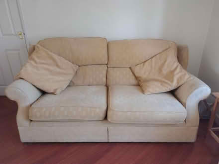 Photo of free 2 & 3 seater sofa (Davis Estate ME5) #1