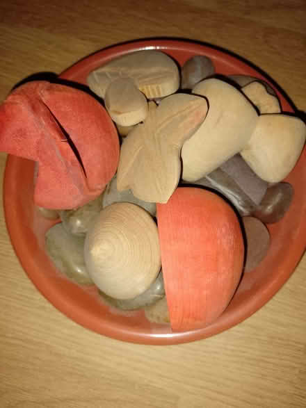Photo of free ceramic bowl, pebbles + wooden fruits (Amersham Hill HP13) #1