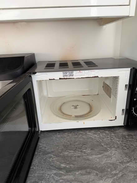 Photo of free Microwave (Northumberland park n17 0FN) #2