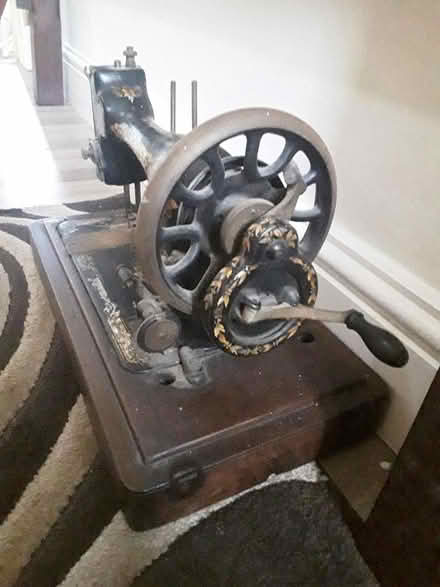 Photo of free Singer sewing machine needs TLC (Pl10 1es) #3