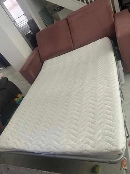 Photo of free Pink sofa (Sidcup DA14) #2