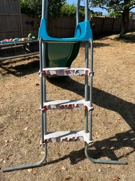 Photo of free TP children’s slide (SL6 Furze Platt) #3