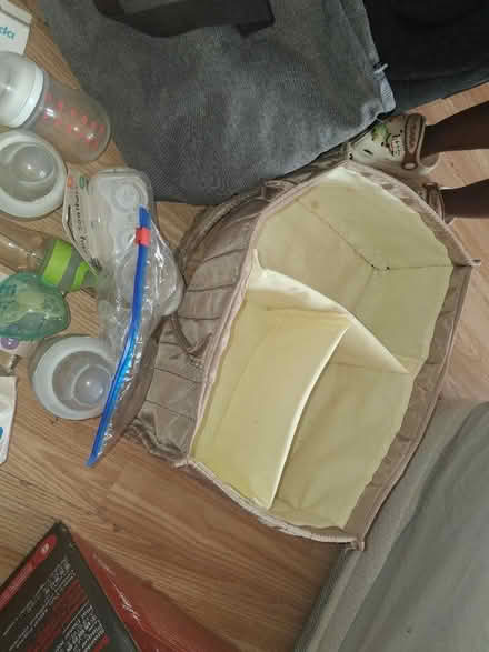 Photo of free Feeding bottles, nappies bags, baby bag, nappies organiser, (Walworth SE17) #4