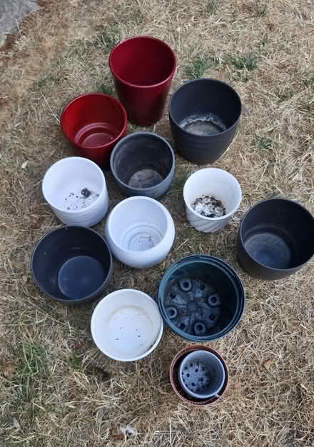 Photo of free Selection of plant pots (Knaphill GU21) #1