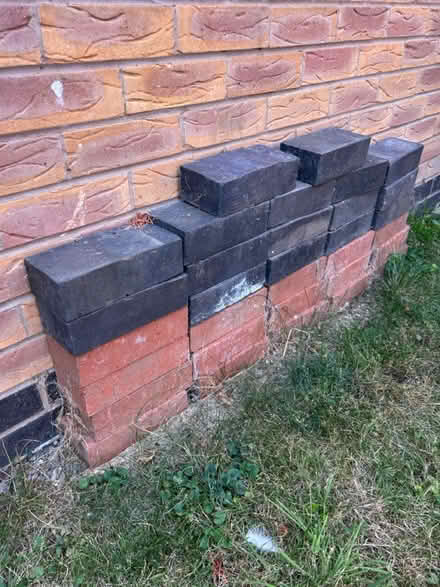 Photo of free Assorted Bricks x32 (LE9 Stoney Stanton) #2