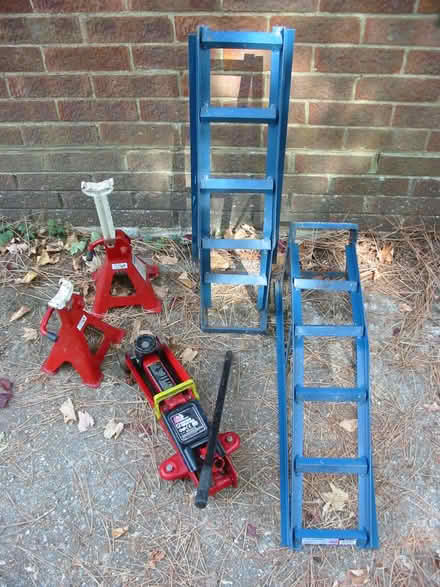 Photo of free Car hydraulic jack, 2 axle stands & 2 ramps (Mount Pleasant GU9) #1