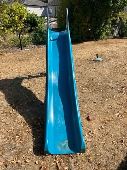 Photo of free TP children’s slide (SL6 Furze Platt) #1