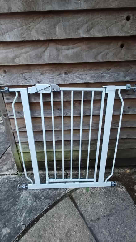 Photo of free White baby gate regalo (M19 1fq) #1