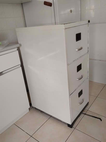 Photo of free 3-drawer filing cabinet with key (Woodford IG8) #2