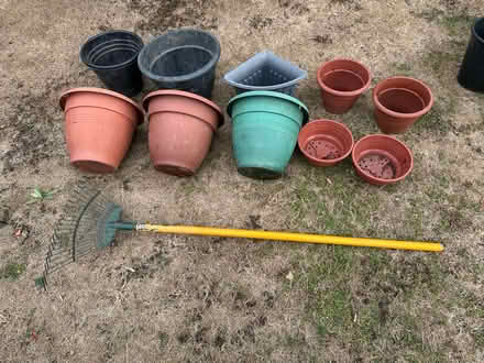 Photo of free Sturdy plastic flower pots (Cheltenham GL52) #2