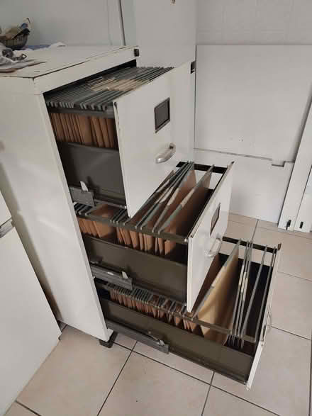 Photo of free 3-drawer filing cabinet with key (Woodford IG8) #3