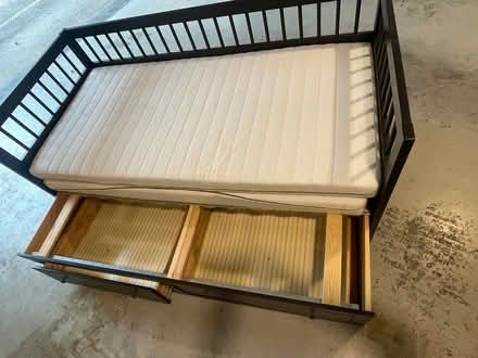 Photo of free Day Bed (Hazelwood Park) #1
