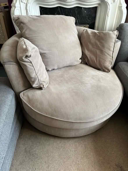 Photo of free Swivelling cuddle chair (Ashingdon SS4) #1