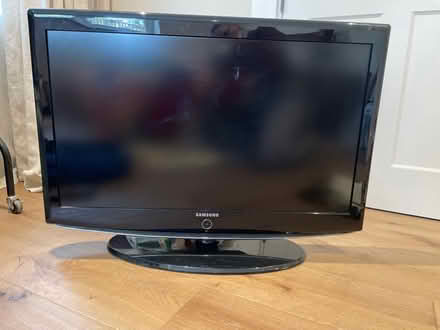 Photo of free 36” Samsung TV (St Albans AL3) #3