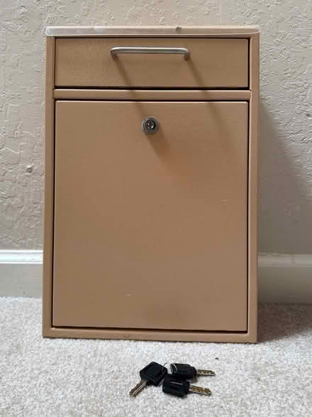 Photo of free Metal locking mailbox (Los Gatos near downtown) #1